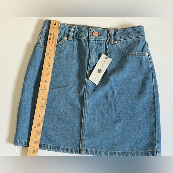 NWT Heels & Jeans Women’s Light Wash Mini Skirt SZ 26🩵 - Picture 8 of 14